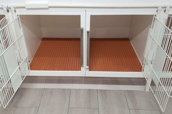 Custom Cage Flooring_a veterinary clinic cage flooring