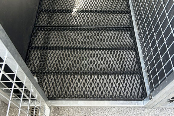 Knallhart Kennels 2b dog run cover